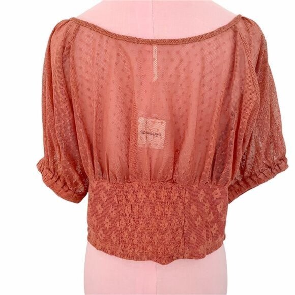 Free People Heartstrings Lace Crop Top With Puff Sleeve in Rose Size Large NWT - Picture 7 of 11